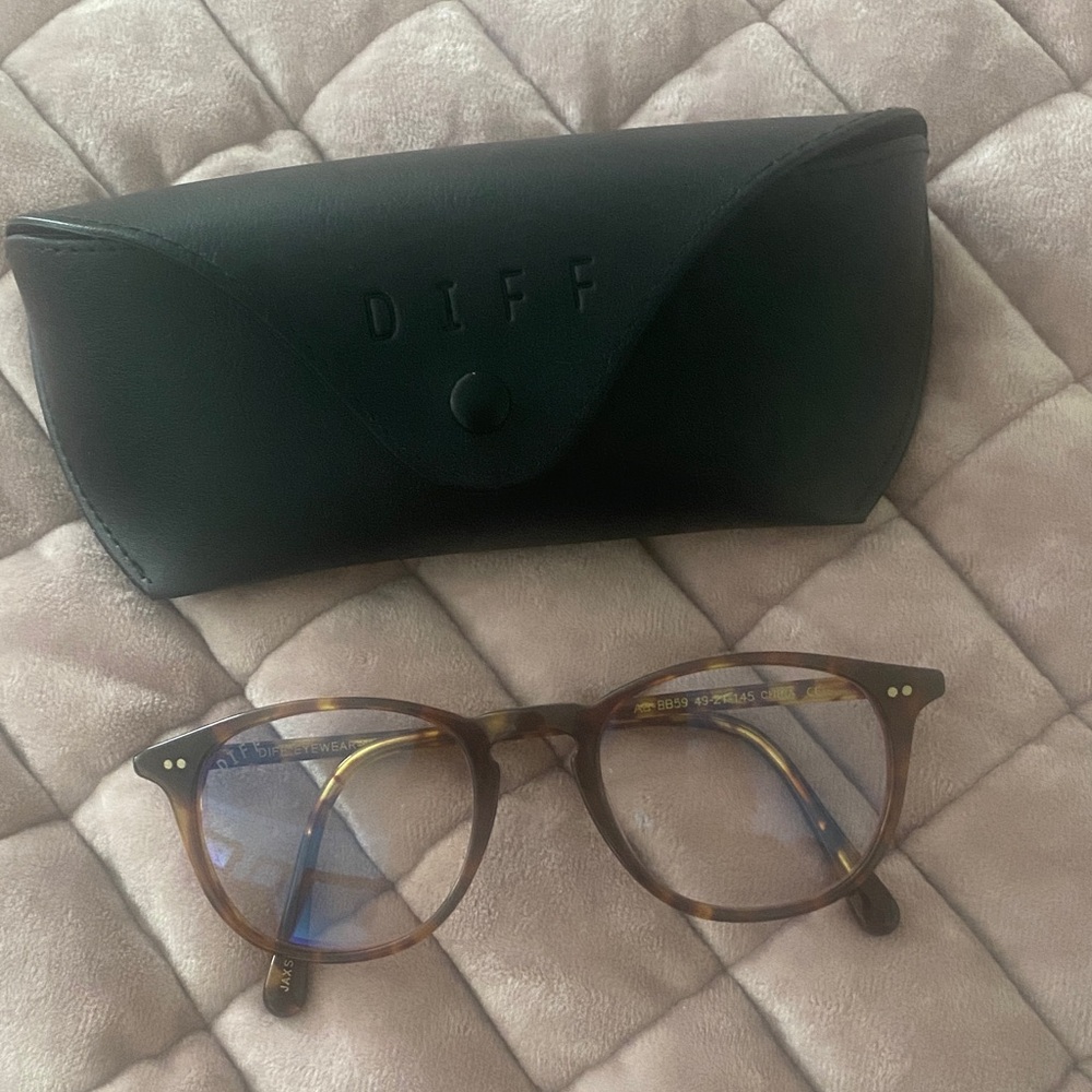 Diff Jaxson Eyewear Tortoise Glasses with Black Case